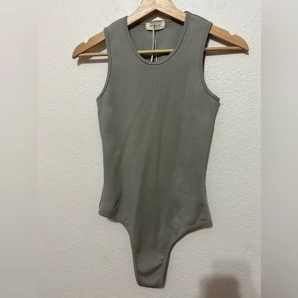 James Street Co Nar Body Suit in Warm Grey - Size M NWT - Picture 3 of 10